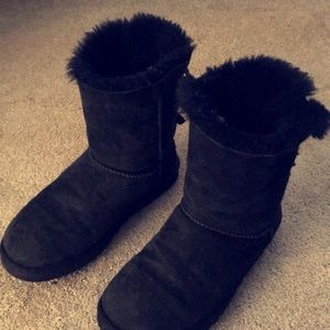 Short Black Bailey Bow UGGS